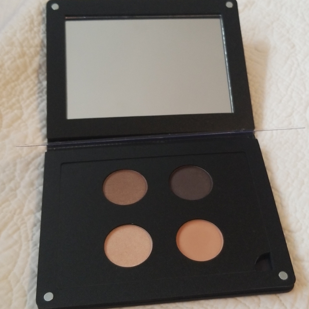 It's The Fulton Eyeshadow quad